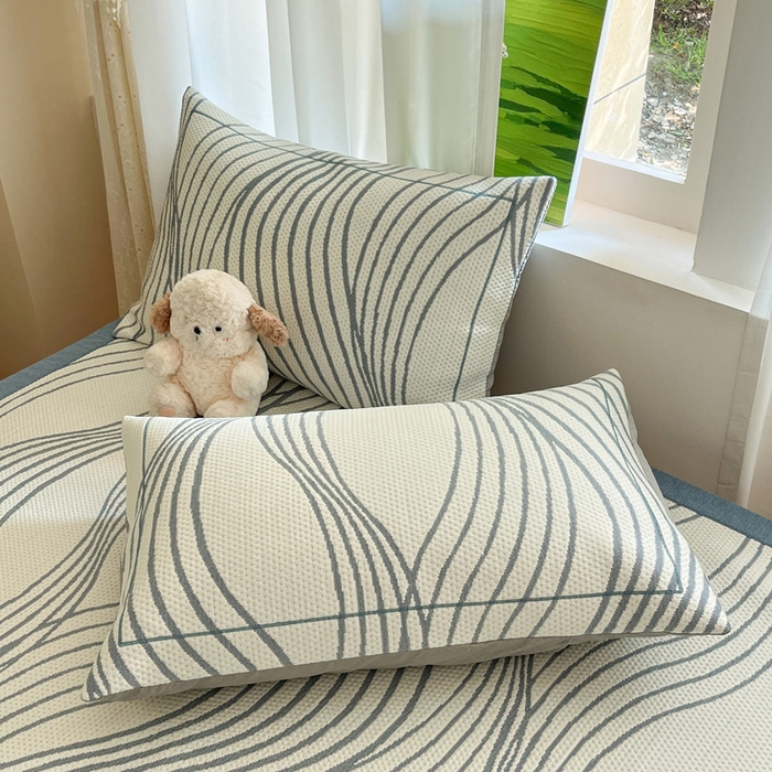 91家纺网 家纺一手货源 找家纺 雅居纺家纺 2025新款A类加厚三明治底简约提花凉感席系列-床席款 曲线-蓝