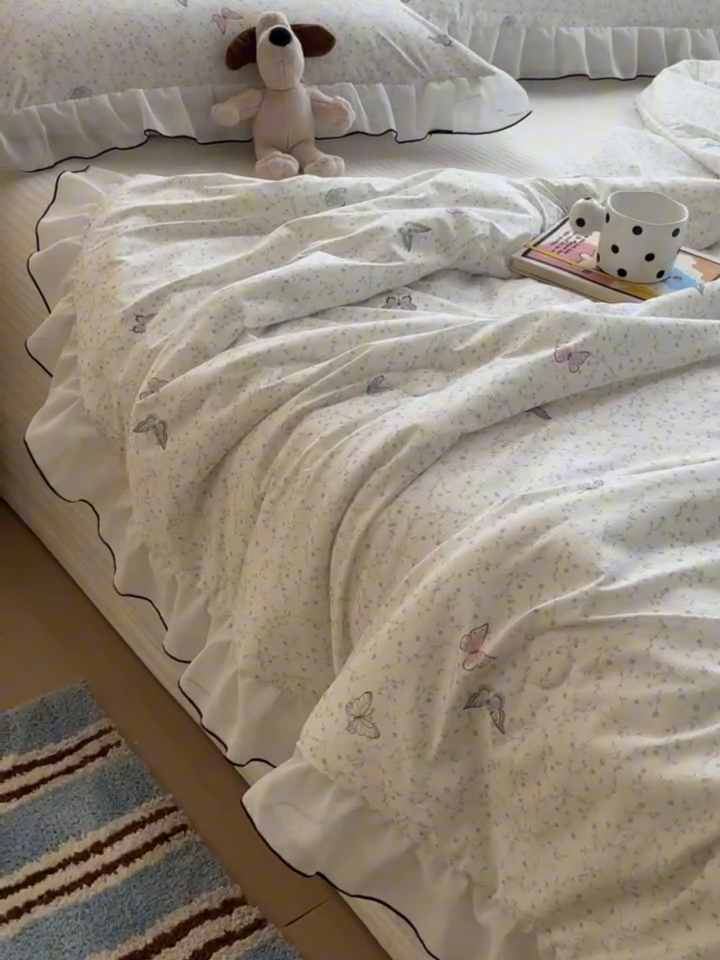 91家纺网 家纺一手货源 找家纺 九花鹿 2025新款凉感提花夏被 花舞蝶影