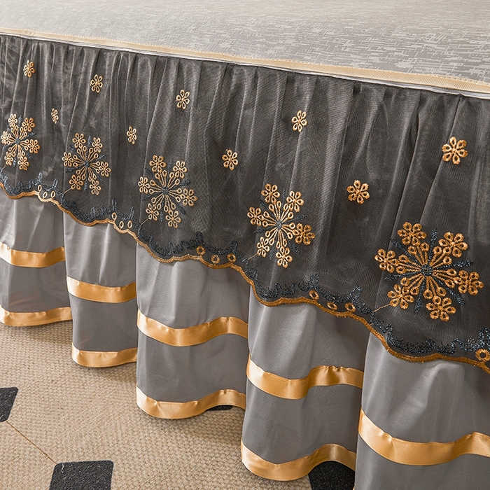 91家纺网 家纺一手货源 找家纺 情恒家纺   2025新款提花PE海洋丝可脱卸床裙席三件套 迷雾森林 星灰