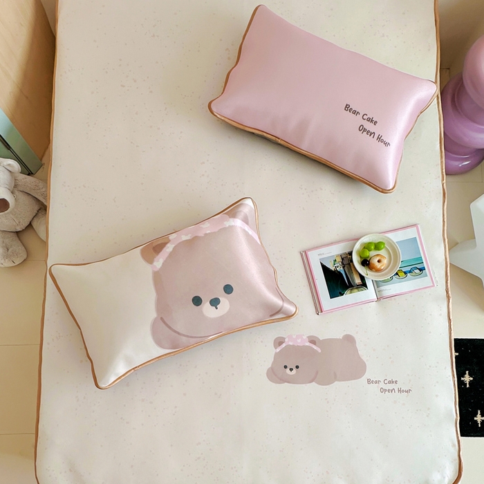 91家纺网 家纺一手货源 找家纺 如一2025A类ins大版数码卡通印花冰丝凉感席 粉粉熊-床笠-床笠