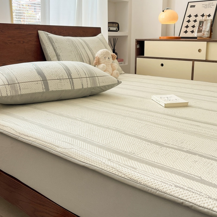 91家纺网 家纺一手货源 找家纺 雅居纺家纺 2025新款A类加厚三明治底简约提花凉感席系列-床笠款 线条-灰