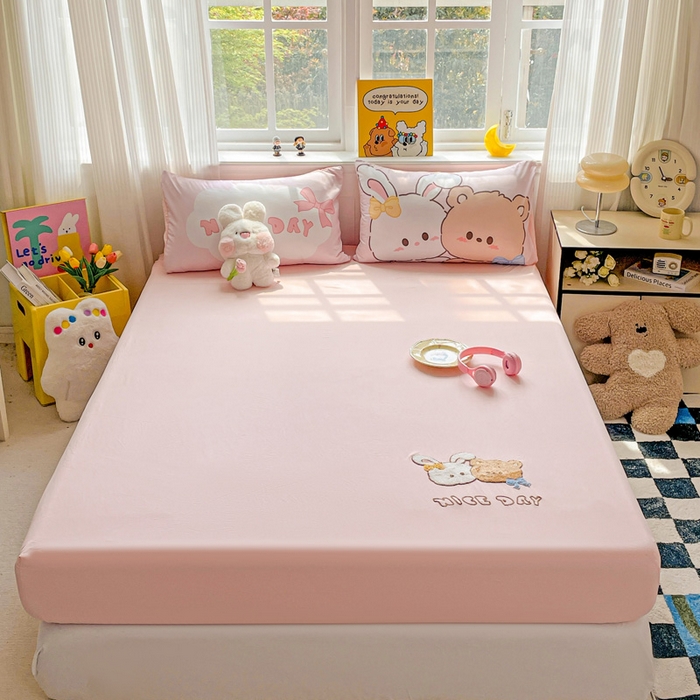 91家纺网 家纺一手货源 找家纺 海岛哥哥 2025春夏新款大版枕套毛巾绣床笠 大版兔兔的好朋友