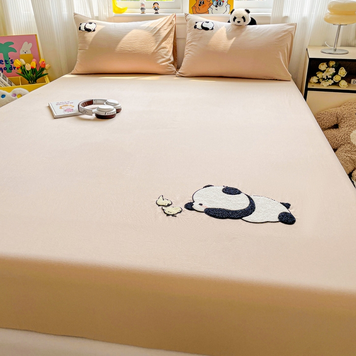 91家纺网 家纺一手货源 找家纺 海岛哥哥 2025春夏新款卡通毛巾绣床笠 顽皮熊猫-咖