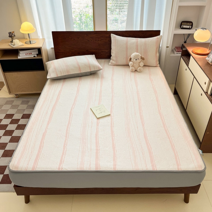 91家纺网 家纺一手货源 找家纺 雅居纺家纺 2025新款A类加厚三明治底简约提花凉感席系列-床笠款 线条-粉