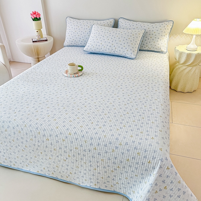 91家纺网 家纺一手货源 找家纺 橘夏家纺2025爆款棉感珍珠绸印花床盖三件套 花非花--晴空蓝