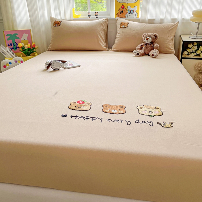 91家纺网 家纺一手货源 找家纺 海岛哥哥 2025春夏新款卡通毛巾绣床笠 三只小熊-咖