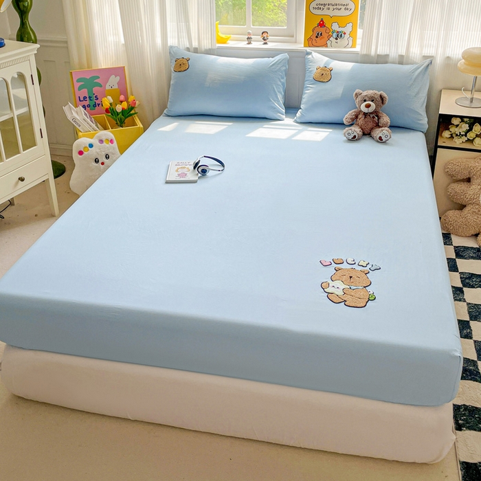 91家纺网 家纺一手货源 找家纺 海岛哥哥 2025春夏新款卡通毛巾绣床笠 幸运卡皮-蓝