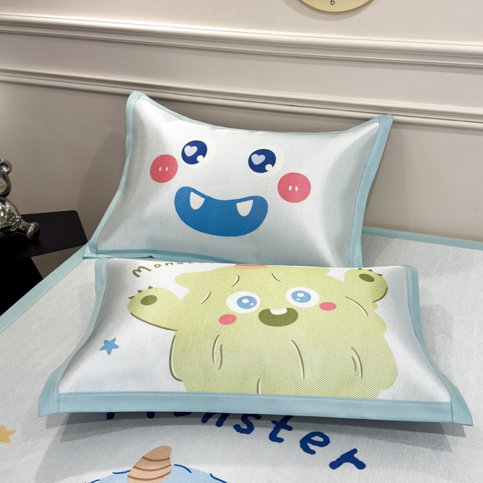 91家纺网 家纺一手货源 找家纺 倾慕  2025新款数码大版时尚卡通风冰藤席 怪兽兄弟