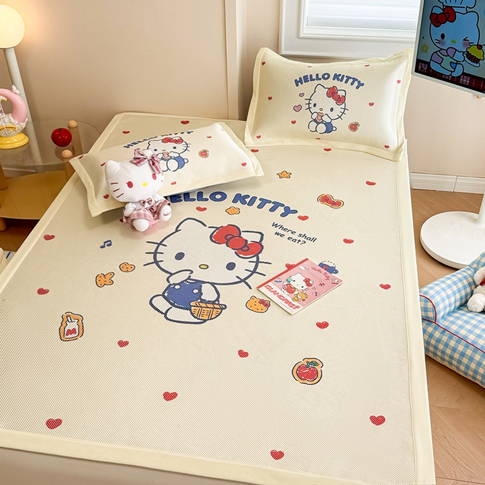 91家纺网 家纺一手货源 找家纺 蓝邻 2025春夏新款正版三丽鸥600D冰藤大版数码印花凉席-场景一 hellokitty