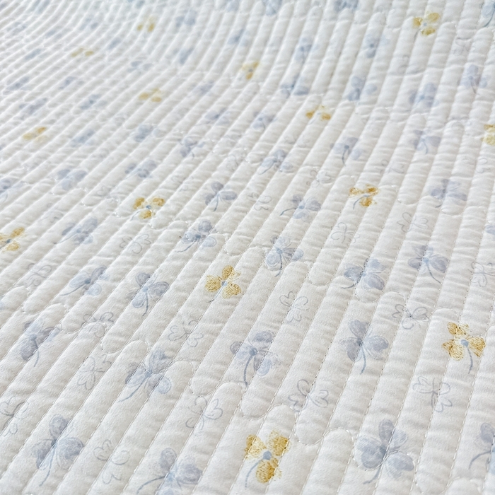 91家纺网 家纺一手货源 找家纺 橘夏家纺2025爆款棉感珍珠绸印花床盖三件套 花非花--晴空蓝