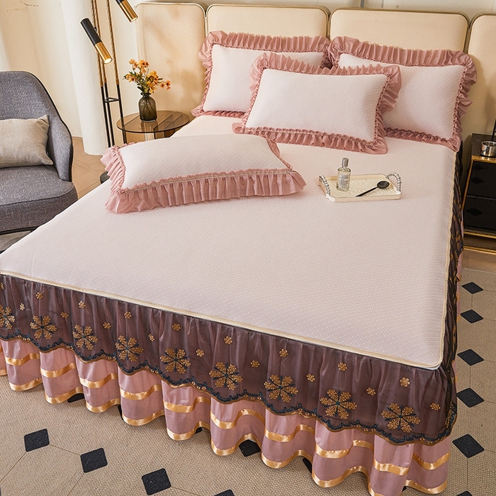 91家纺网 家纺一手货源 找家纺 情恒家纺   2025新款提花PE海洋丝可脱卸床裙席三件套 阡陌 淡粉