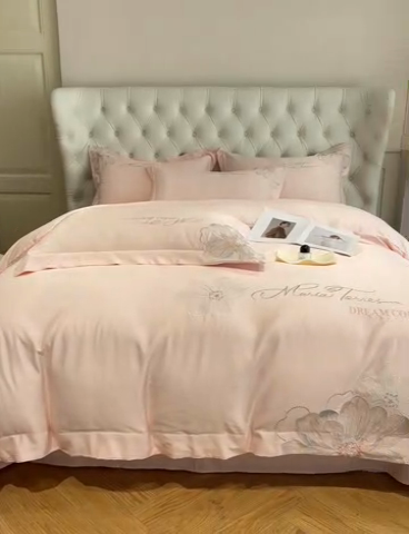 91家纺网 家纺一手货源 找家纺 新方向 2025新款天丝刺绣四件套-时光 时光-粉玉