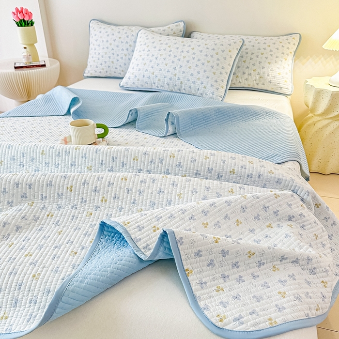 91家纺网 家纺一手货源 找家纺 橘夏家纺2025爆款棉感珍珠绸印花床盖三件套 花非花--晴空蓝