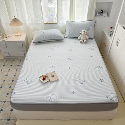 91家纺网 家纺一手货源 找家纺 新印象 2025新款凉感豆豆床笠软席卡布熊-浅蓝