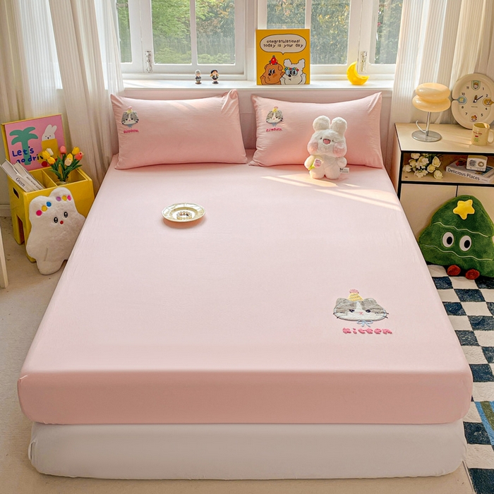 91家纺网 家纺一手货源 找家纺 港岛妹妹 2025春夏新款卡通毛巾绣床笠 个性猫咪