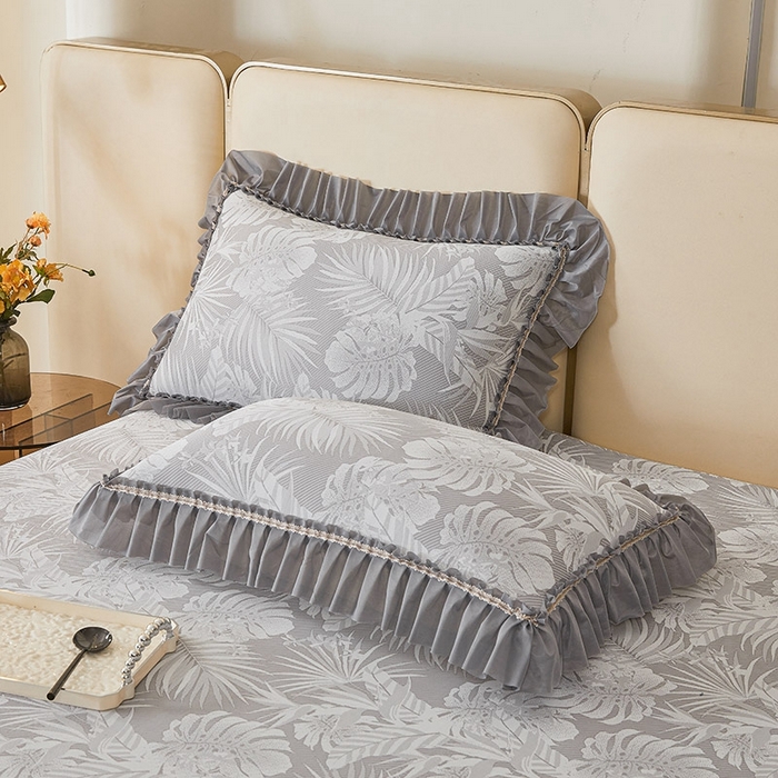 91家纺网 家纺一手货源 找家纺 情恒家纺   2025新款提花PE海洋丝可脱卸床裙席三件套 生如夏花 星灰