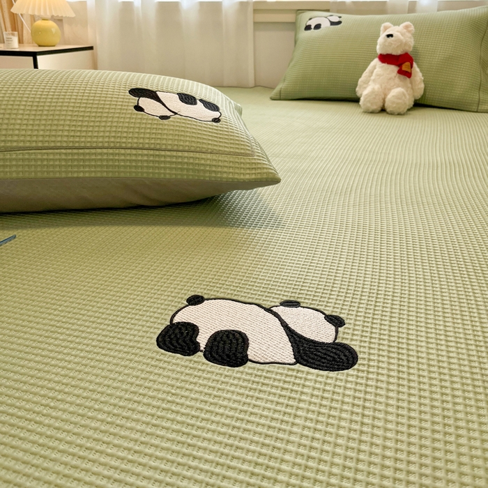 91家纺网 家纺一手货源 找家纺 雅居纺家纺 2025新款A类加厚三明治底华夫格绣花凉感席 床笠款-爬爬熊猫