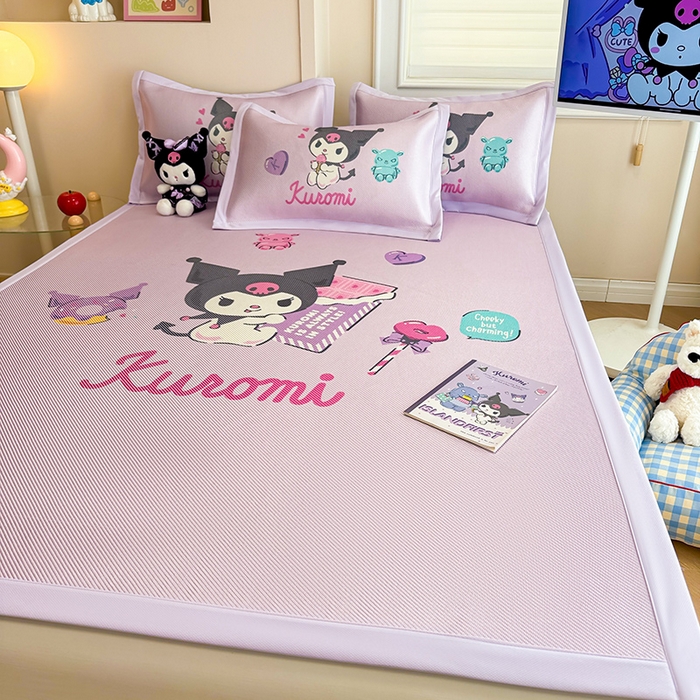 91家纺网 家纺一手货源 找家纺 蓝邻 2025春夏新款正版三丽鸥600D冰藤大版数码印花凉席-场景一 糖果库洛米