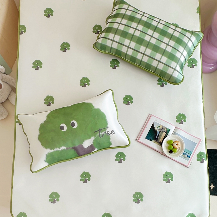 91家纺网 家纺一手货源 找家纺 如一2025A类ins大版数码卡通印花冰丝凉感席 绿森林-床笠-床笠