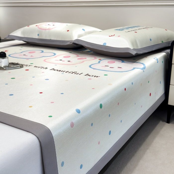 91家纺网 家纺一手货源 找家纺 倾慕  2025新款数码大版时尚卡通风冰藤席 BUNNY兔