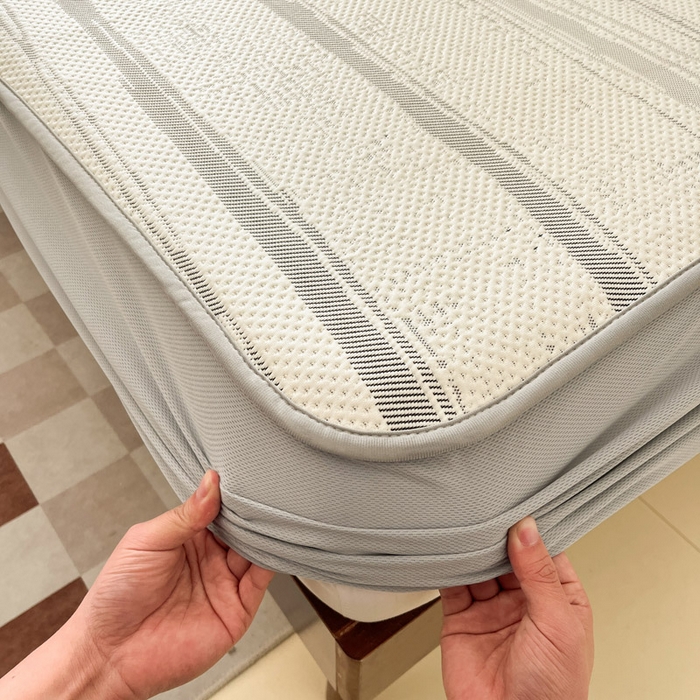 91家纺网 家纺一手货源 找家纺 雅居纺家纺 2025新款A类加厚三明治底简约提花凉感席系列-床笠款 线条-灰