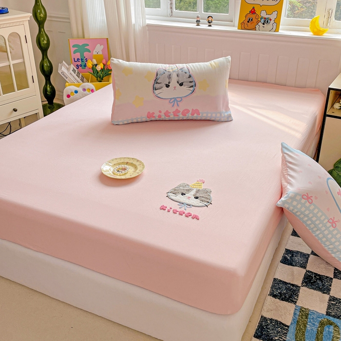 91家纺网 家纺一手货源 找家纺 海岛哥哥 2025春夏新款大版枕套毛巾绣床笠 大版个性猫咪