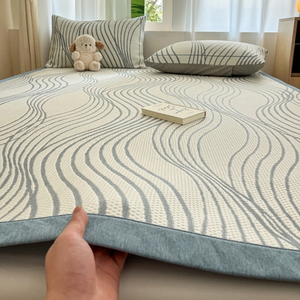 91家纺网 家纺一手货源 找家纺 雅居纺家纺 2025新款A类加厚三明治底简约提花凉感席系列-床席款 曲线-蓝