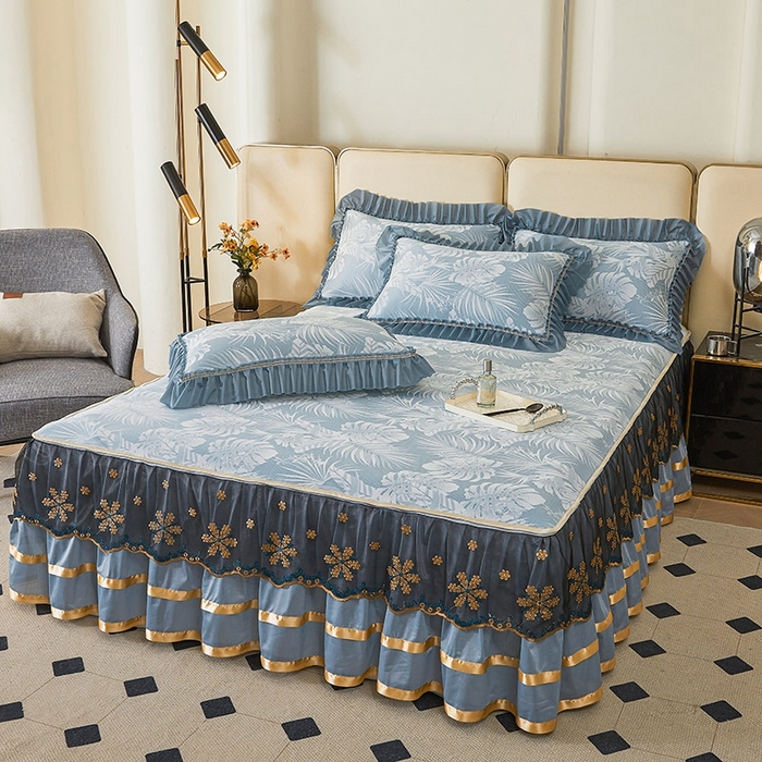 91家纺网 家纺一手货源 找家纺 情恒家纺   2025新款提花PE海洋丝可脱卸床裙席三件套 生如夏花 雾蓝