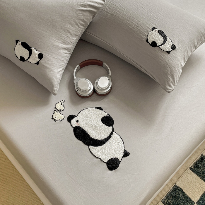 91家纺网 家纺一手货源 找家纺 海岛哥哥 2025春夏新款卡通毛巾绣床笠 顽皮熊猫-灰