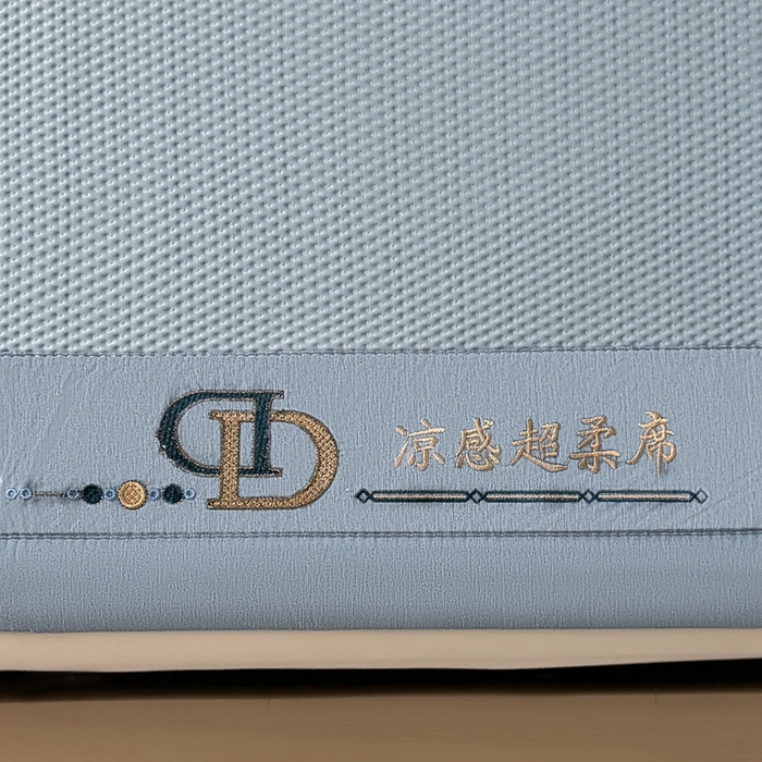 91家纺网 家纺一手货源 找家纺 怡源梦家纺2025新款冰豆豆凉席三件套-巴黎世家系列 巴黎世家 兰色