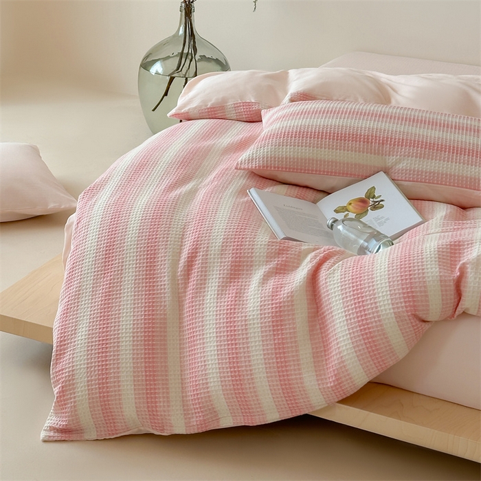 91家纺网 家纺一手货源 找家纺 小春日和 高端华夫格纯棉四件套高档民宿全棉四件套多巴胺纯棉被套人字纹纯色加大床单1.8纯色棉床笠 云牧-粉