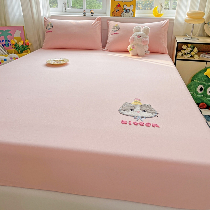 91家纺网 家纺一手货源 找家纺 港岛妹妹 2025春夏新款卡通毛巾绣床笠 个性猫咪