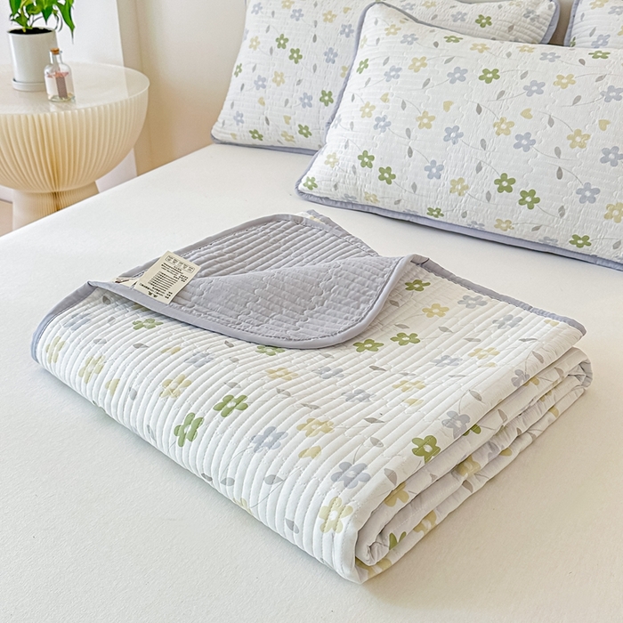 91家纺网 家纺一手货源 找家纺 橘夏家纺2025爆款棉感珍珠绸印花床盖三件套 朵朵花林--雅韵灰