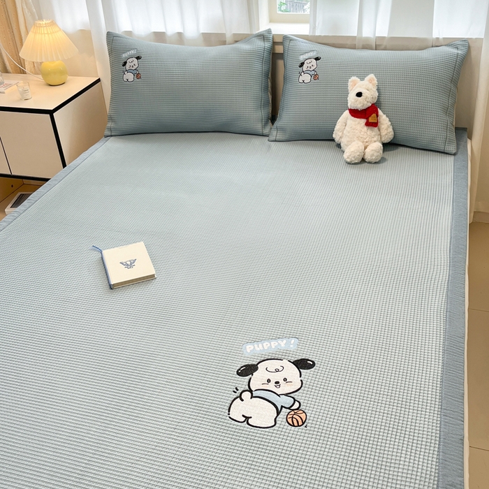 91家纺网 家纺一手货源 找家纺 雅居纺家纺 2025新款A类加厚三明治底华夫格绣花凉感席 床席款-乐趣小狗