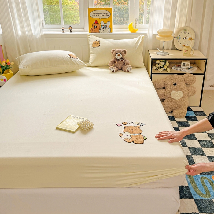 91家纺网 家纺一手货源 找家纺 海岛哥哥 2025春夏新款卡通毛巾绣床笠 幸运卡皮-黄