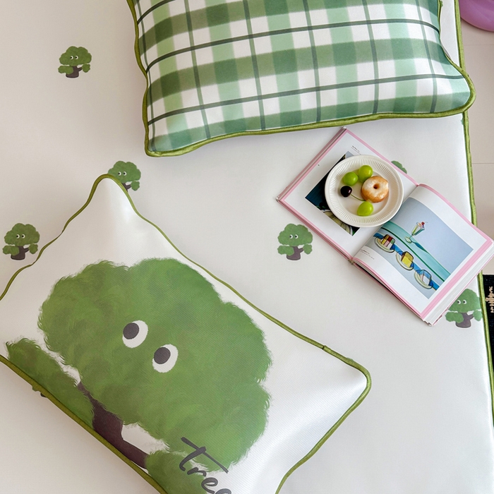 91家纺网 家纺一手货源 找家纺 如一2025A类ins大版数码卡通印花冰丝凉感席 绿森林-床笠-床笠