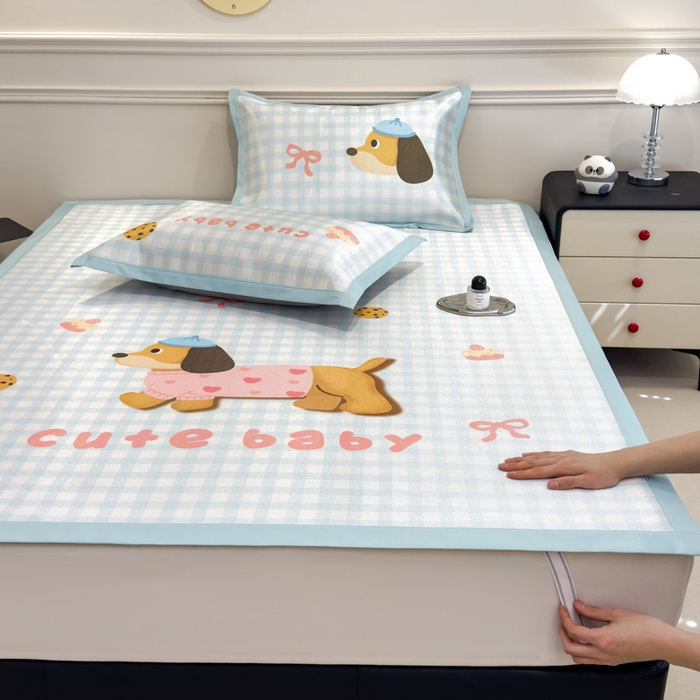 91家纺网 家纺一手货源 找家纺 倾慕  2025新款数码大版时尚卡通风冰藤席 BABY狗