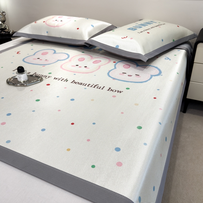 91家纺网 家纺一手货源 找家纺 倾慕  2025新款数码大版时尚卡通风冰藤席 BUNNY兔