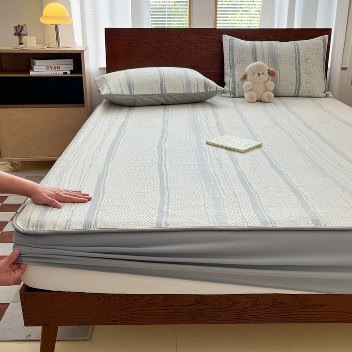 91家纺网 家纺一手货源 找家纺 雅居纺家纺 2025新款A类加厚三明治底简约提花凉感席系列-床笠款 线条-蓝