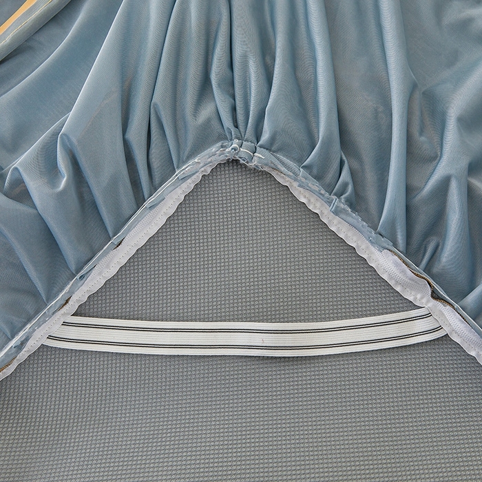 91家纺网 家纺一手货源 找家纺 情恒家纺   2025新款提花PE海洋丝可脱卸床裙席三件套 迷雾森林 雾蓝