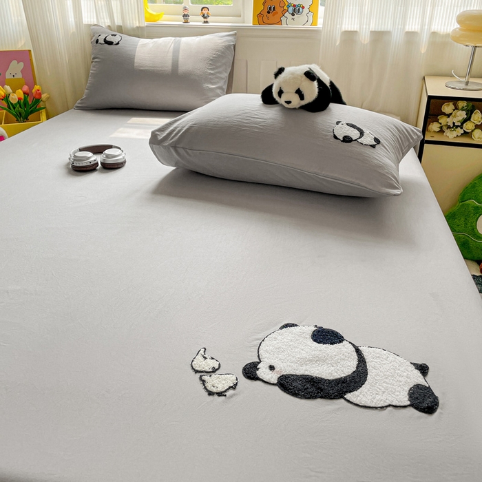91家纺网 家纺一手货源 找家纺 海岛哥哥 2025春夏新款卡通毛巾绣床笠 顽皮熊猫-灰
