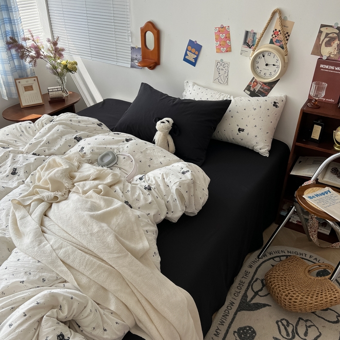 91家纺网 家纺一手货源 找家纺 罗亿家纺 罗亿家纺 2025新款软绵绵的双拼印花小清新云朵皱皱水洗棉四件套（含买家秀） 猫语日记