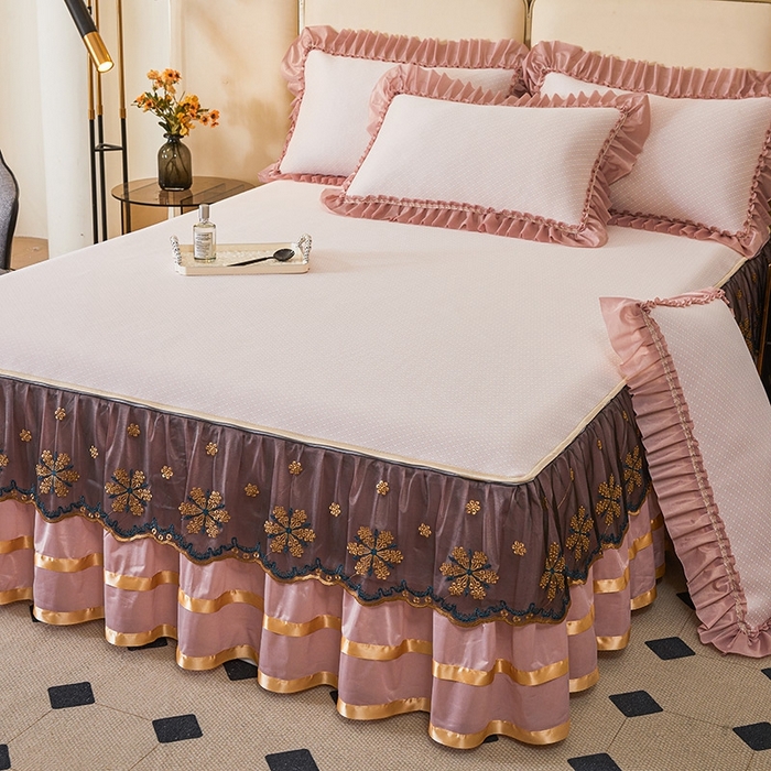 91家纺网 家纺一手货源 找家纺 情恒家纺   2025新款提花PE海洋丝可脱卸床裙席三件套 阡陌 淡粉