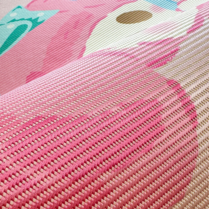 91家纺网 家纺一手货源 找家纺 蓝邻 2025春夏新款正版三丽鸥600D冰藤大版数码印花凉席-场景一 魔法美乐蒂