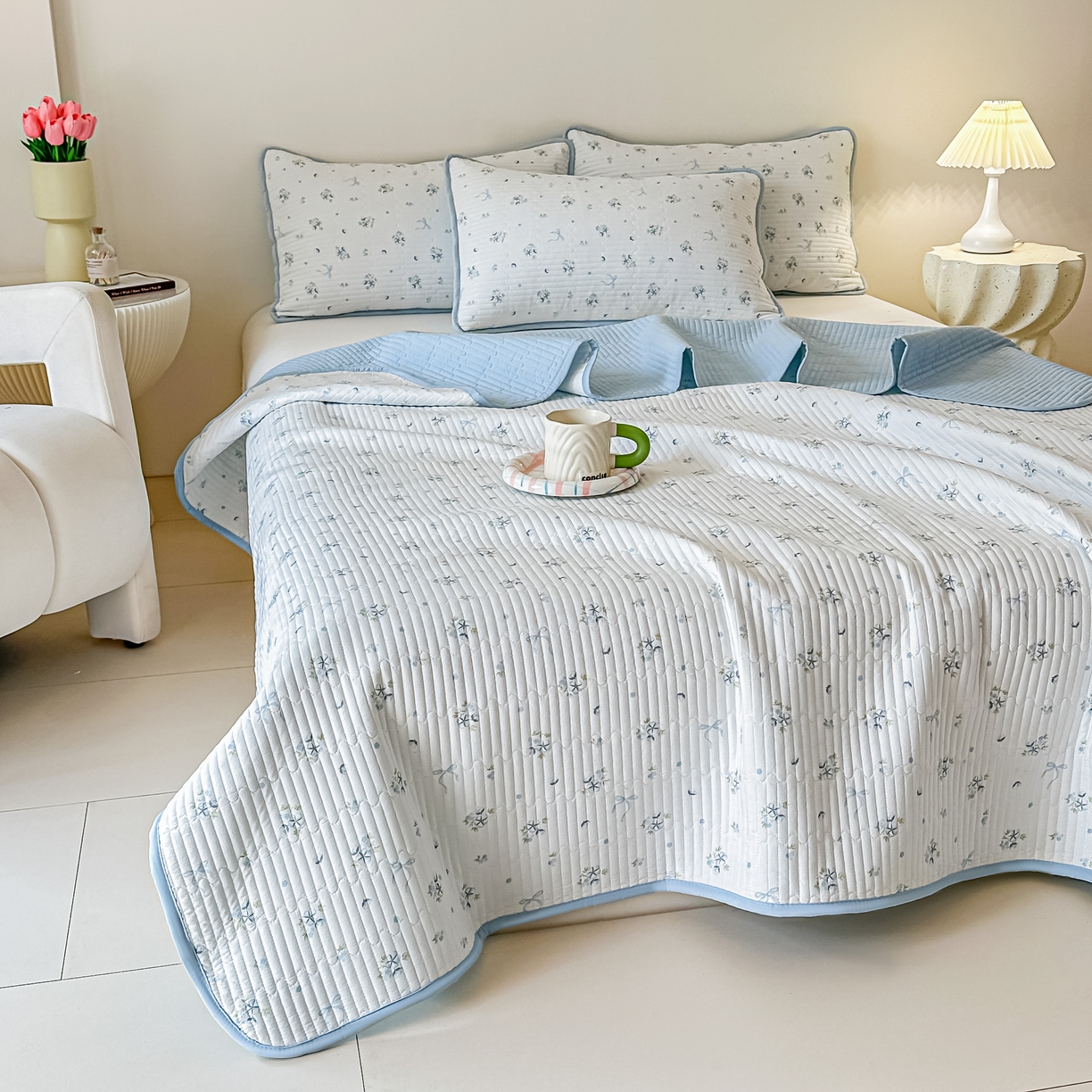 91家纺网 家纺一手货源 找家纺 橘夏家纺2025爆款棉感珍珠绸印花床盖三件套 木棉蝶花--晴空蓝