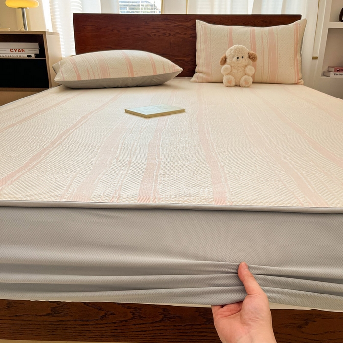 91家纺网 家纺一手货源 找家纺 雅居纺家纺 2025新款A类加厚三明治底简约提花凉感席系列-床笠款 线条-粉