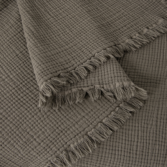 91家纺网 家纺一手货源 找家纺 皇寝世家家居 2025新款A类全棉针织四层纱苏流毯子沙发盖毯 午睡复古毛毯 静谧-茶色