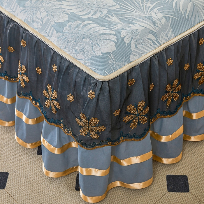 91家纺网 家纺一手货源 找家纺 情恒家纺   2025新款提花PE海洋丝可脱卸床裙席三件套 生如夏花 雾蓝