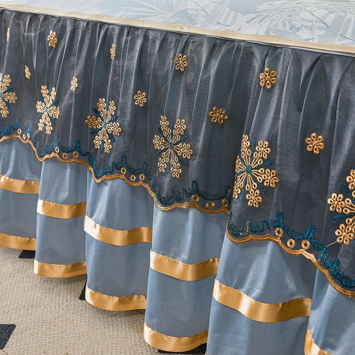 91家纺网 家纺一手货源 找家纺 情恒家纺   2025新款提花PE海洋丝可脱卸床裙席三件套 生如夏花 雾蓝