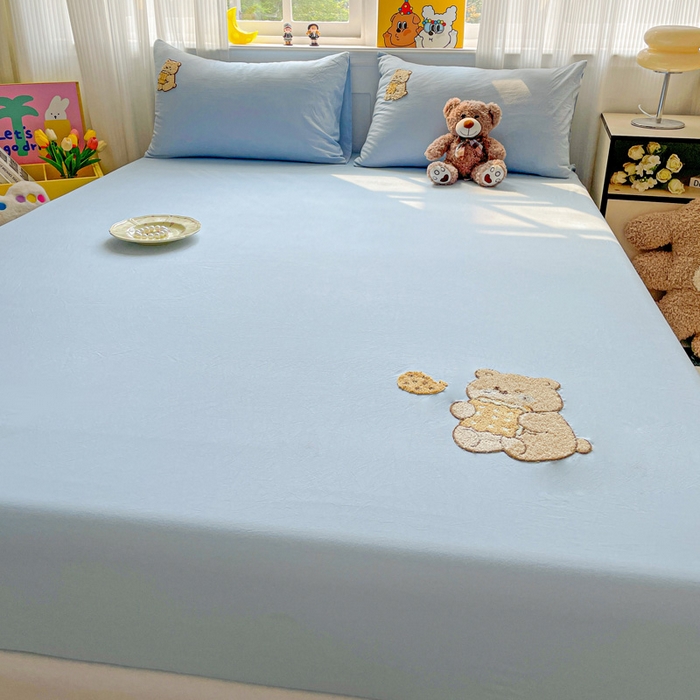 91家纺网 家纺一手货源 找家纺 海岛哥哥 2025春夏新款卡通毛巾绣床笠 小熊饼干-蓝